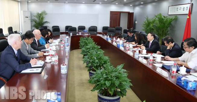 统计局局长王保安会见美国能源信息署署长希明斯基